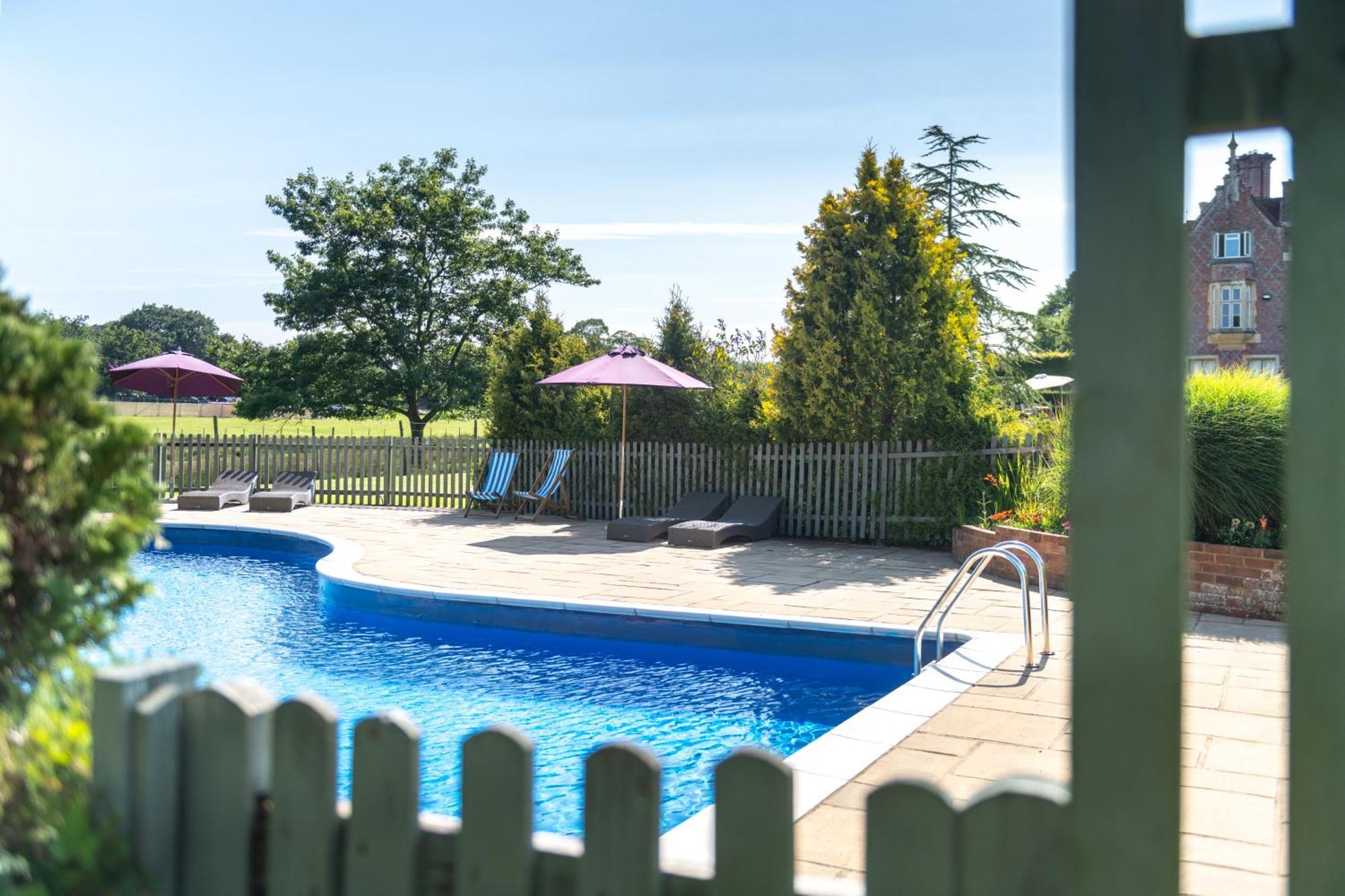 Готель Burley Manor Екстер'єр фото