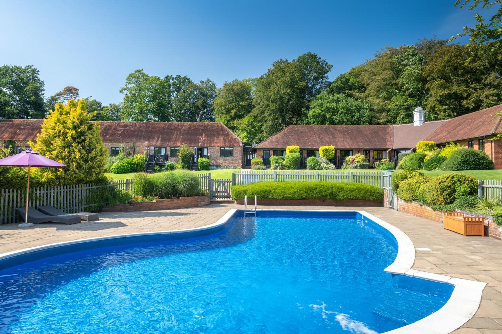 Готель Burley Manor Екстер'єр фото