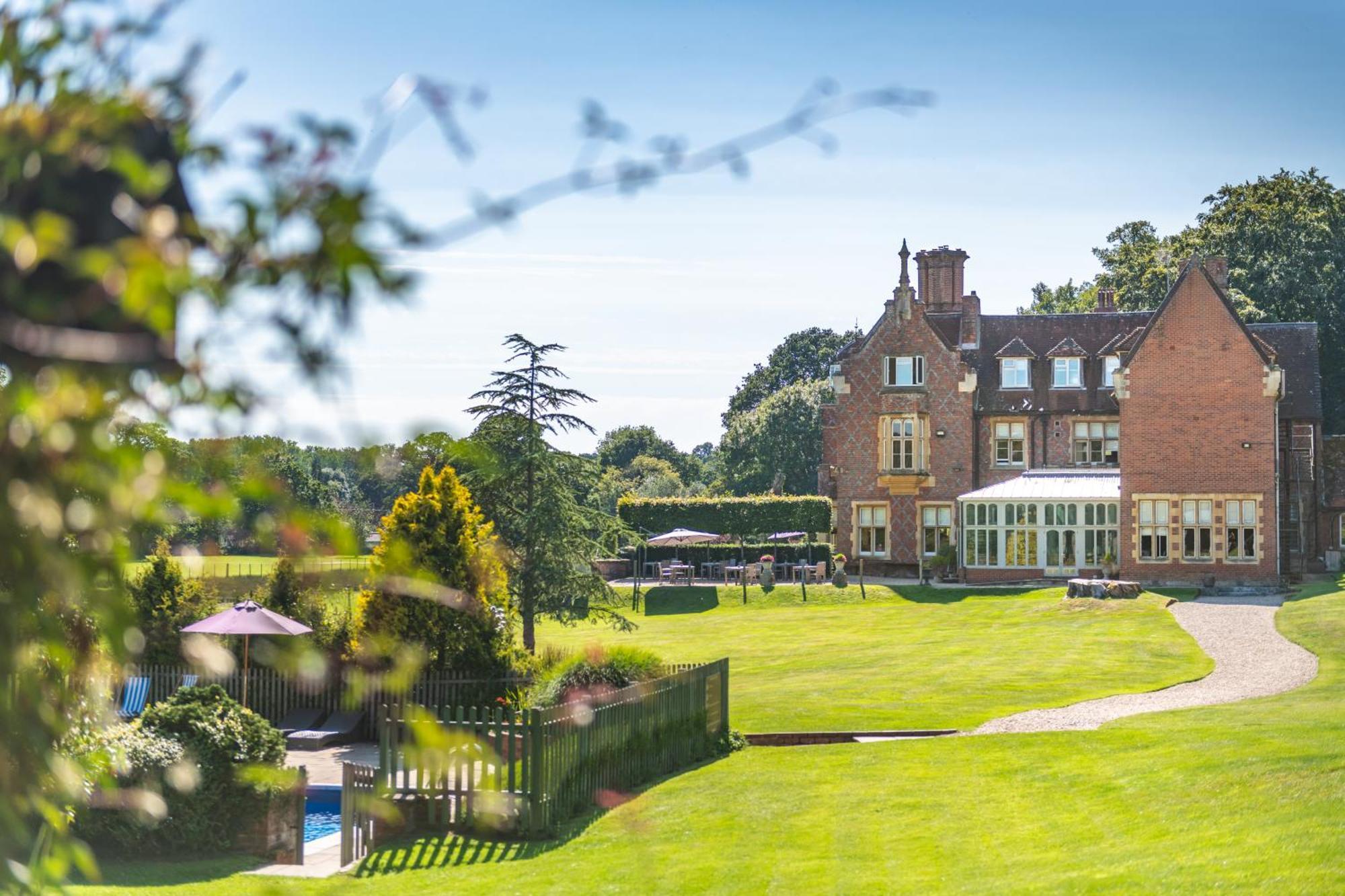 Готель Burley Manor Екстер'єр фото